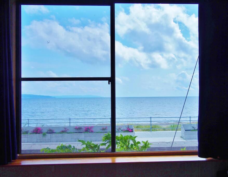 佐渡 ビーチまで0分 1客のみ オーシャンビュー Beach Side House ウッドデッキ 佐渡市 エクステリア 写真